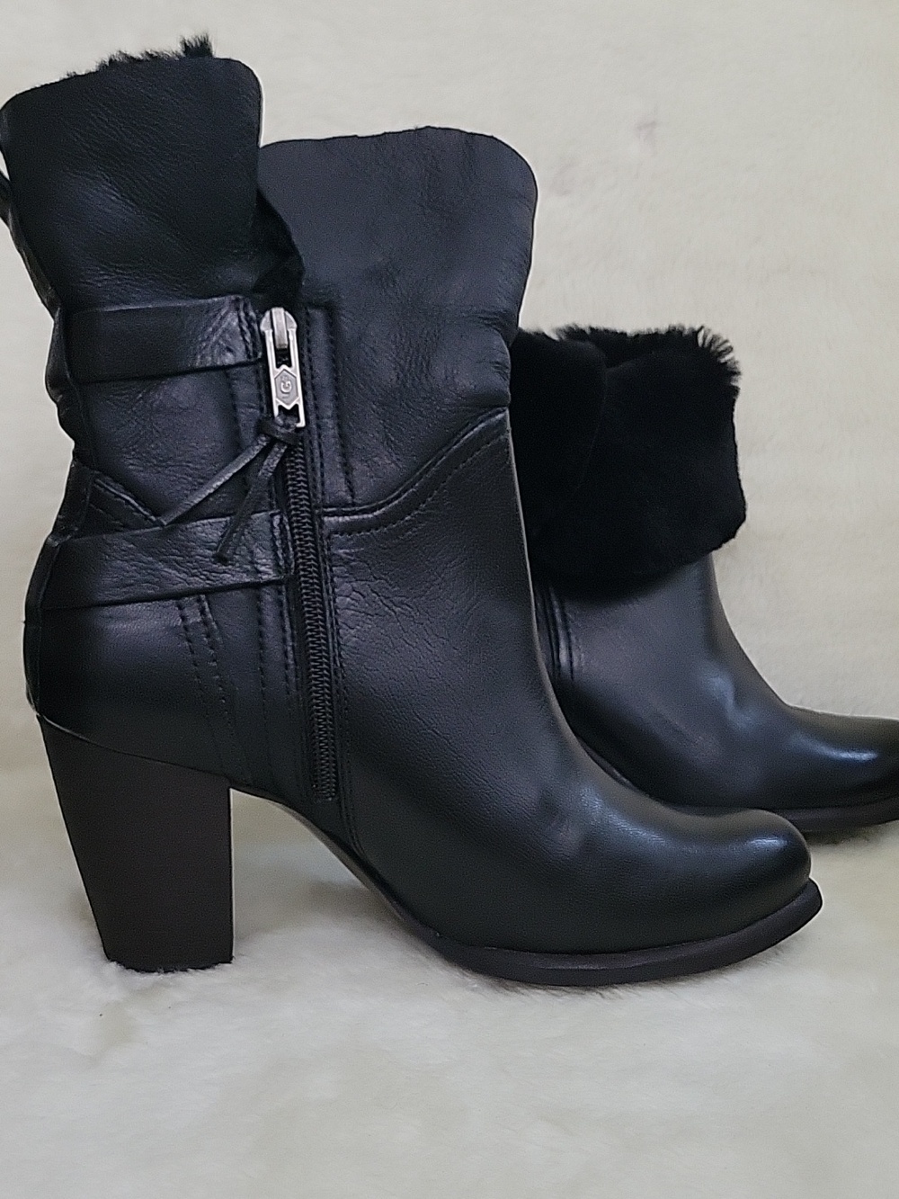 NEW UGG Jayne Stout Boots. Black Fur-Trim Leather Ankle Boot. Size 8.